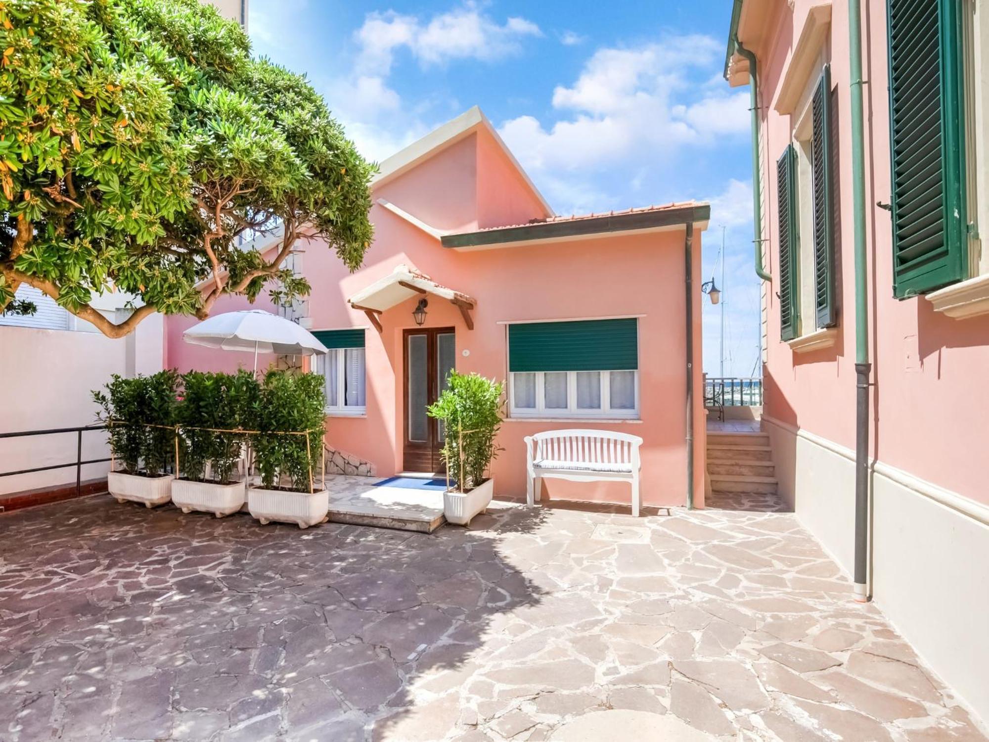 Elegant Apartment In San Vincenzo With A Sea View Zewnętrze zdjęcie